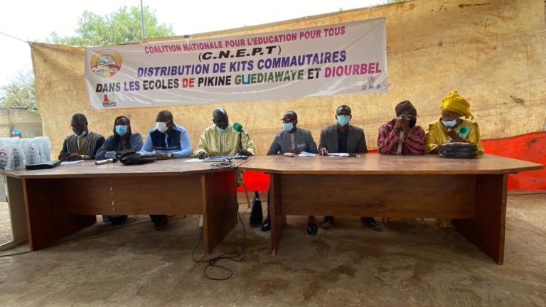 Distribution de Kits aux écoles avec la CNEPT en collaboration avec l’OMS et le SNEIPS (JT Walf TV Puular)